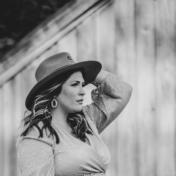 Meet your Posher, Heather - Picture 1 of 1